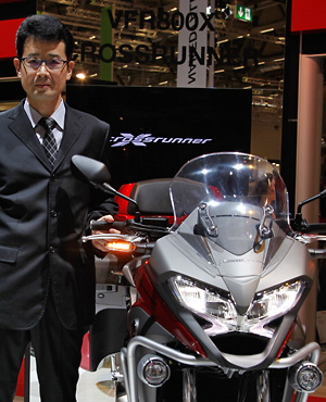 Yoichi Inayama, Large Project Leader (LPL) VFR800X Crossrunner bei der Pr�sentation auf der Intermot 2014